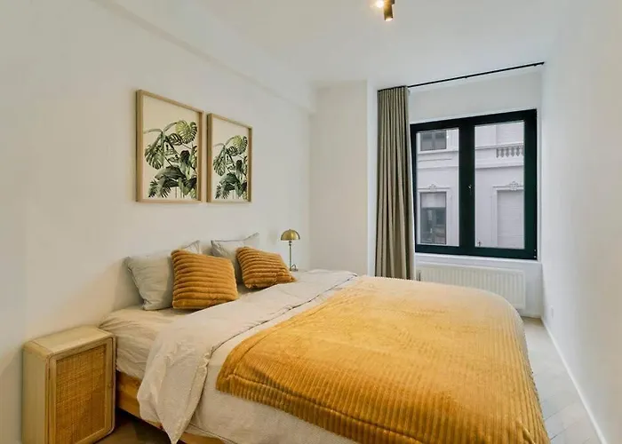 Luxurious 2-Bdr Apartment @ Trendy South Area 2