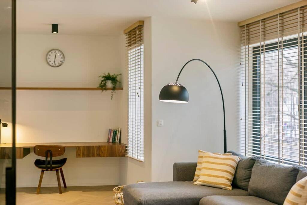 Luxurious 2-bdr @ Trendy South Area 2 *