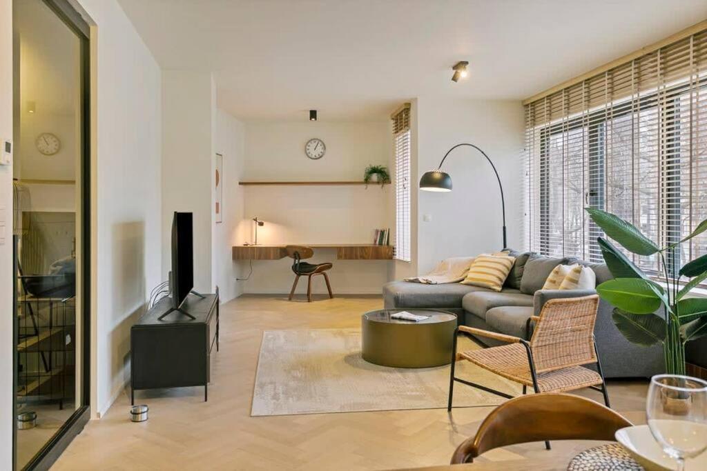Luxurious 2-bdr @ Trendy South Area 2