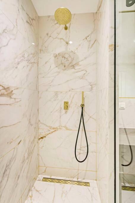Luxurious 2-bdr @ Trendy South Area 2 Appartement