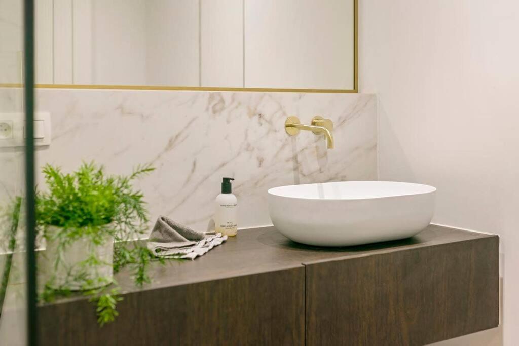 Luxurious 2-bdr @ Trendy South Area 2